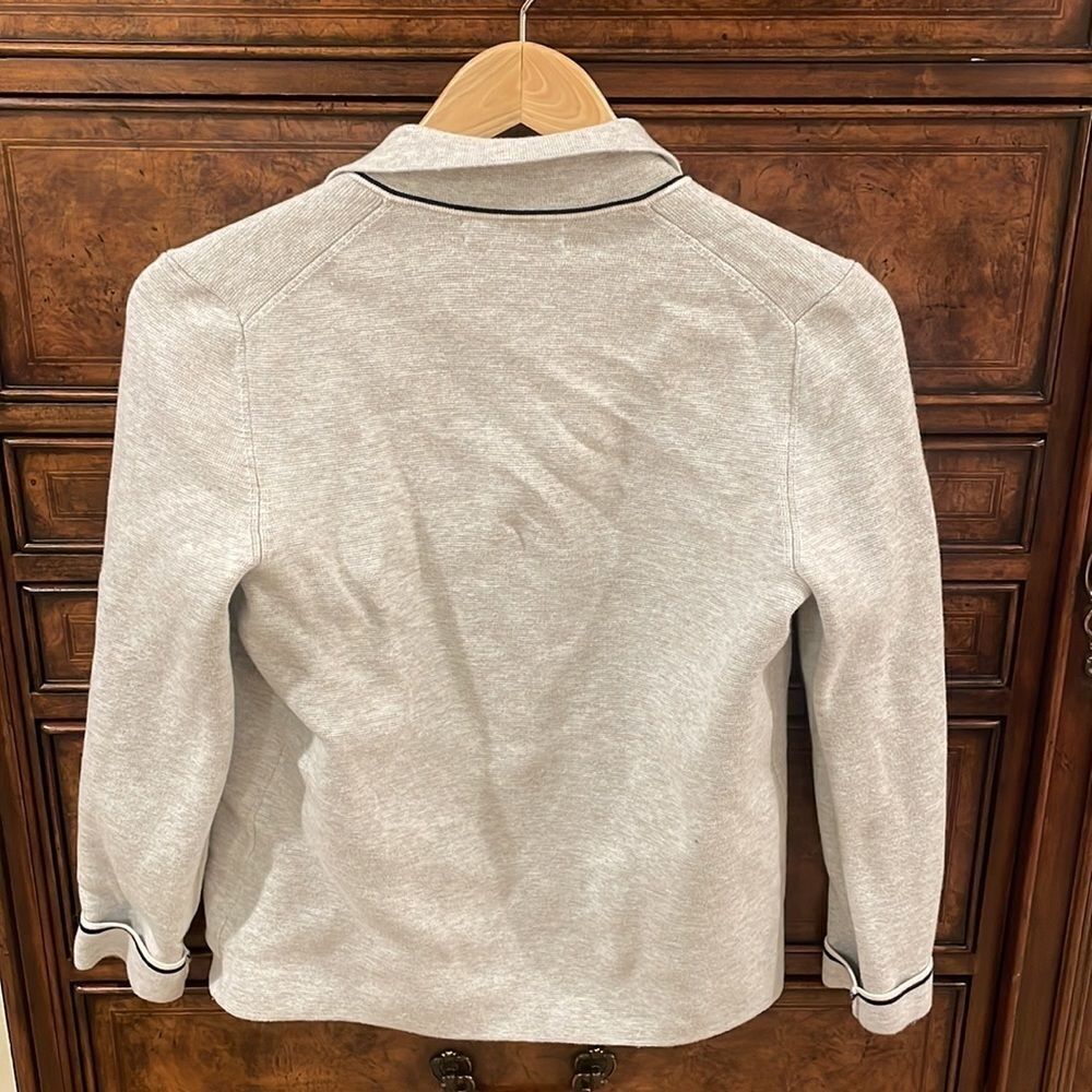 Banana Republic light grey woman’s jacket with black pipping - Picture 6 of 13